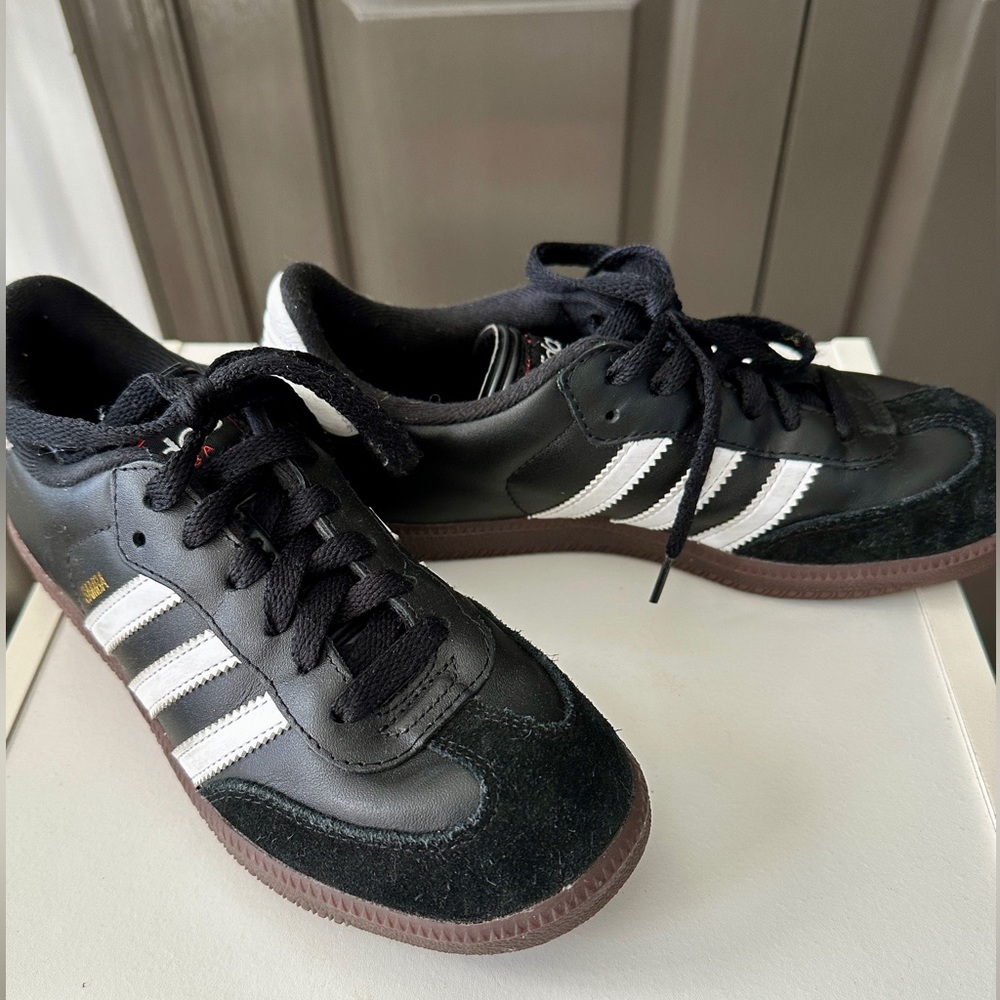 NWOT, Never Worn adidas Sambas, Kids size 4.5, black